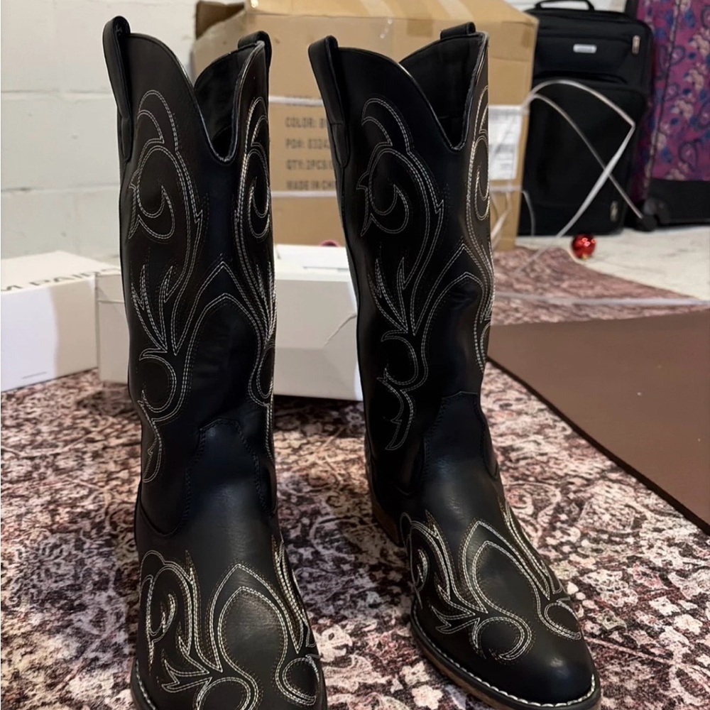Black Western Cowboy Boots with White Stitching
